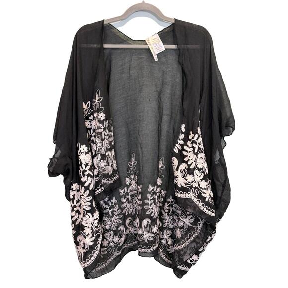 Other - Forgotten Grace Kimono Womens Size M Black‎ White Sheer Open Floral